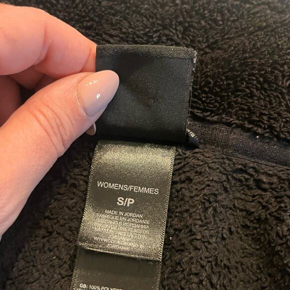 The North Face Osito Jacket in Black with Gold Logo, Preowned, Size small - Picture 6 of 9